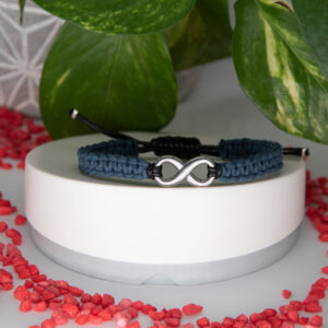 bracelet infini tissé macramé bleu marine