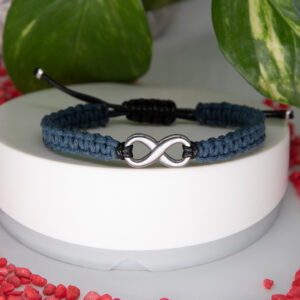 bracelet inifini tissé macramé bleu marine