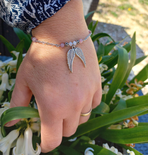 Bracelet ailes d’ange porté