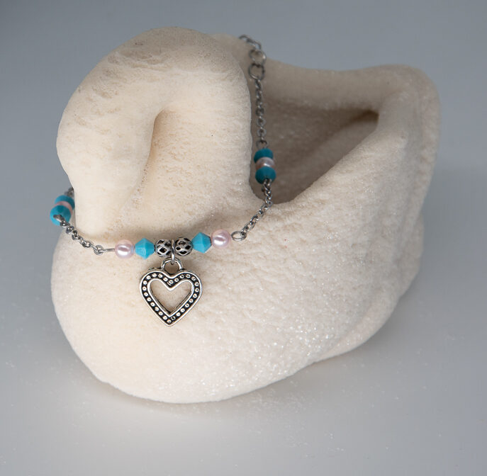Un bracelet coeur rose et bleu pour un cadeau très romantique